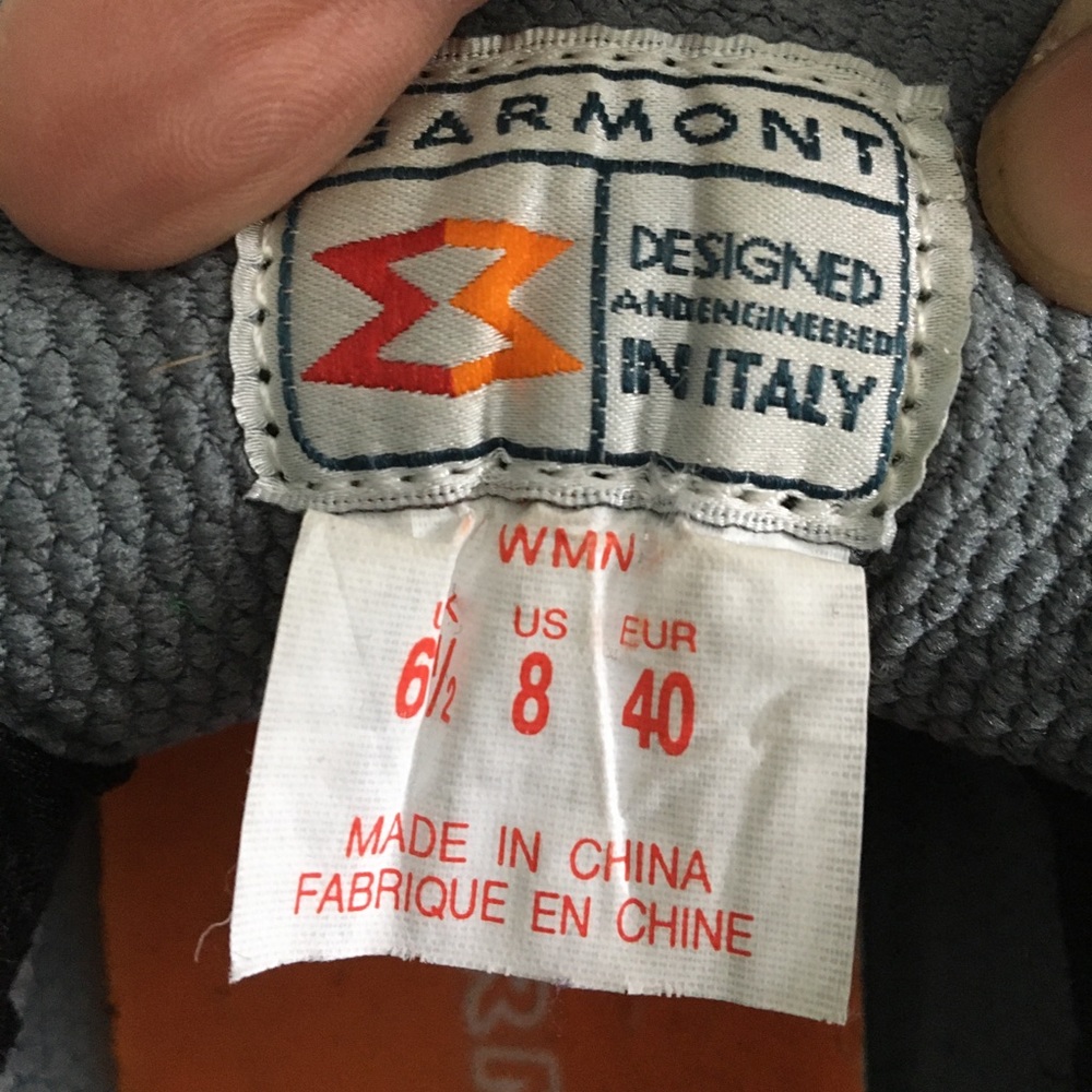 Women's Garmont hiking shoes, size 8. - Picture 9 of 14